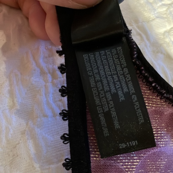 Fabulous brocade bra with lightly padded underwire cups and lace detail. - Picture 13 of 15